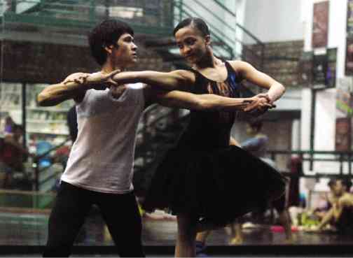 LOPEZ Ochoa’s choreographic style connects an emotional experience through an abstract, contemporary style.