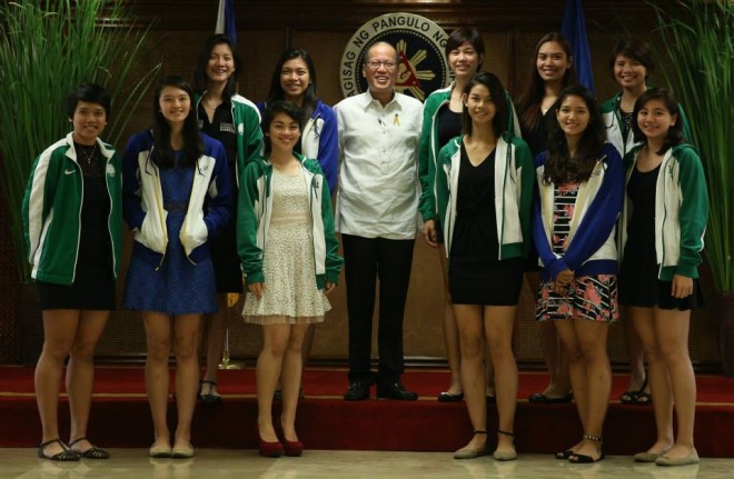 THE PRESIDENT shares the stage with select members of the University Athletic Association of the Philippines women’s volleyball back-to-back champion Ateneo de Manila University Lady Eagles and first runner-up De La Salle University Lady Spikers during the teams’ courtesy call on Tuesday in Malacañang. RYAN LIM, MALACAÑANG PHOTO BUREAU