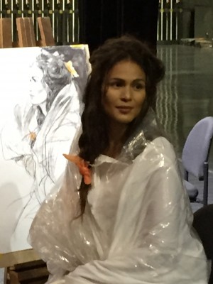  National Artist Ben Cabrera doing a portrait of actress Iza Calzado, who will be featured in “Sabel, Love and Passion,” a theater musical by Freddie Santos and Louie Ocampo at the Solaire Theater.  