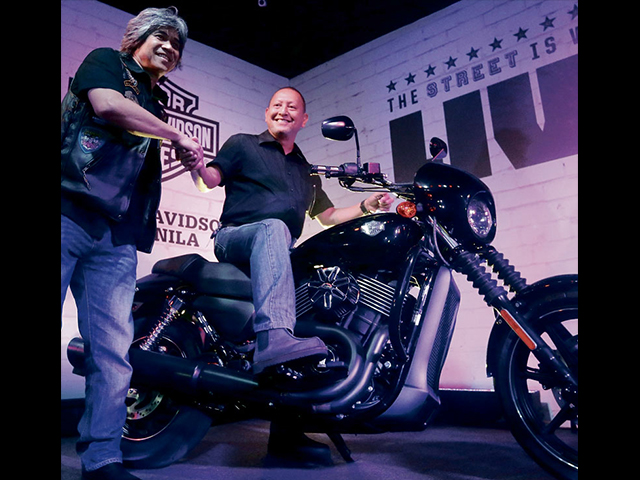 HARLEY-Davidson Street 750’s first buyer Jojo Viriña Jr. (right) with Harley-Davidson Philippines general manager Jay Bautista