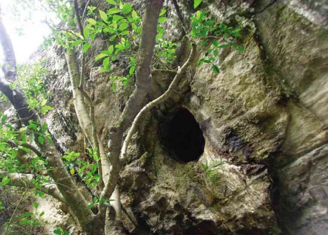 TINONGCHOL Burial Cave