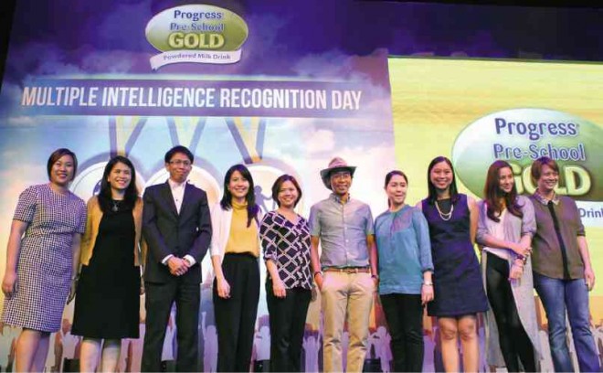 ANI Almario-David with the Wyeth team,Guest of Honor Kim Atienza and Multiple Intelligence advocate moms Mikaela Lagdameo-Martinez and Jenni Epperson