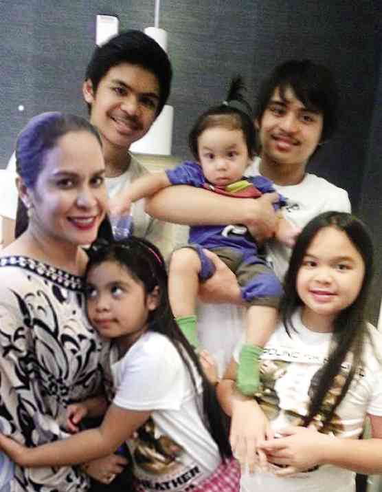 FIRST FAMILY OF WORLD BOXING   Pacquiao’s wife, Jinkee, and their brood (from top): Michael, Israel, Jimwell, Princess and Queenie       MACY PINEDA/CONTRIBUTOR 