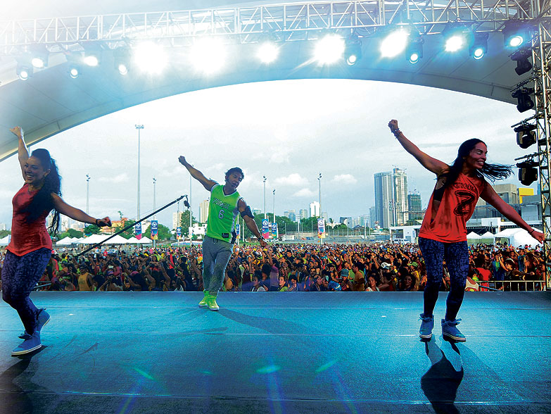 The party goes to Manila. Beto Perez teaching Zumba to more than 1,800 fans in Makati City. PHOTO: ZUMBA MANILA