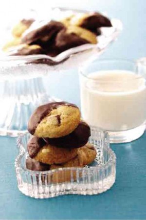 KAREN’S Double Chocolate Chip Cookies
