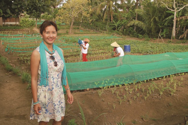 Cathy Turvill organizes farm tours with farmers dressed in Katipunero costumes. PHOTOS BY NELSON MATAWARAN
