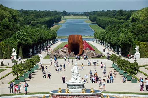 The controversial sculpture of Anish Kapoor dubbed as the "queen's vagina." AP PHOTO