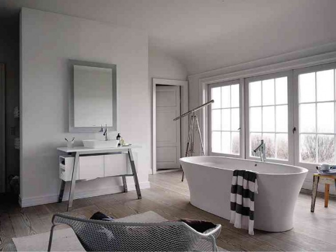STARCK’S washbasins and bathtubs for Duravit combine design with function.