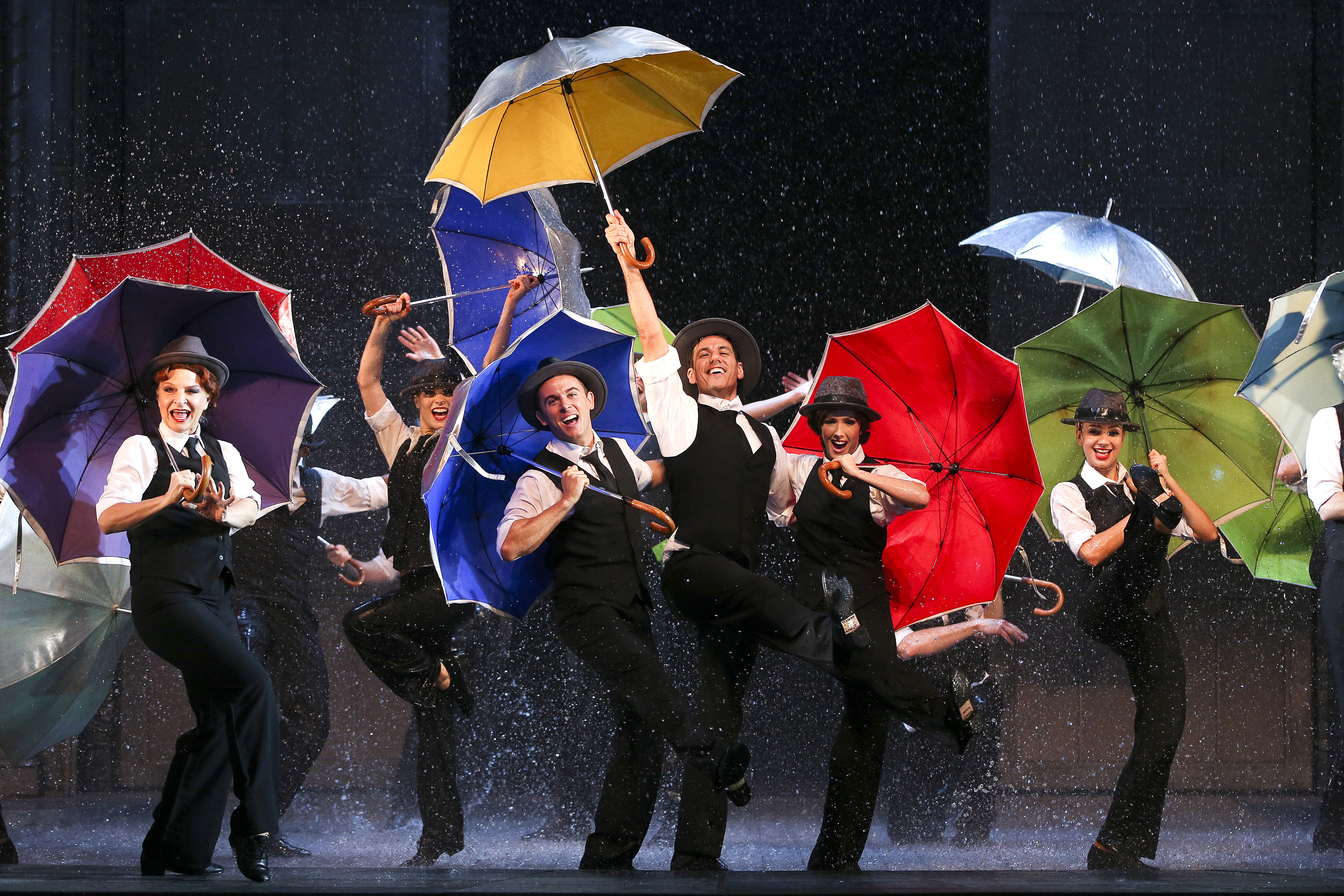 Поющие зонтики. Танец с зонтами. Танец с зонтиками. Шоу зонтиков. Современный танец с зонтами.