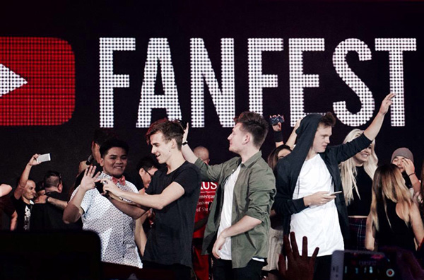 YOUTUBERS wave to their fans as they end the show. PHOTO BY MIKKA ELLA ALBURO
