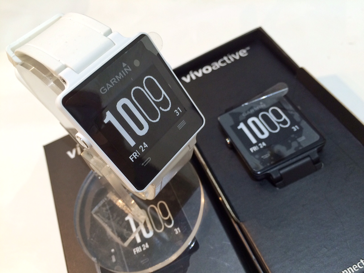 ￼Garmin's smartwatch, Vivoactive. PHOTO: ANNE A. JAMBORA