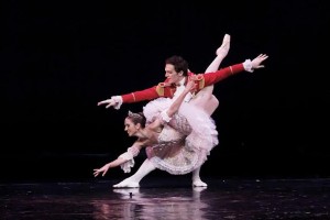 PRIMORSKY Ballet's Joseph Phillips and Irina Sapozhnikova in a "Nutcracker" grand pas