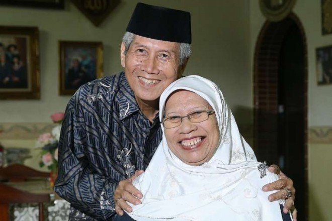 Former teachers Bahari Salleh and Madam Rapeah Talil, both 72, will be celebrating their marriage jubilee with a three-day cruise to Malacca.ST PHOTO: SEAH KWANG PENG