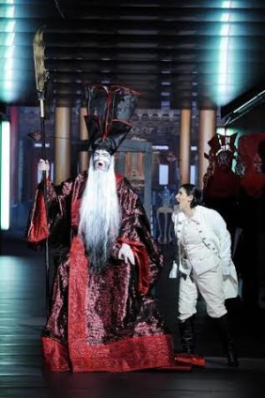 ANDION Fernandez in the Ching opera “Das Waisenkind” (The Orphan). THEATER ERFURT BY L. EDELHOFF