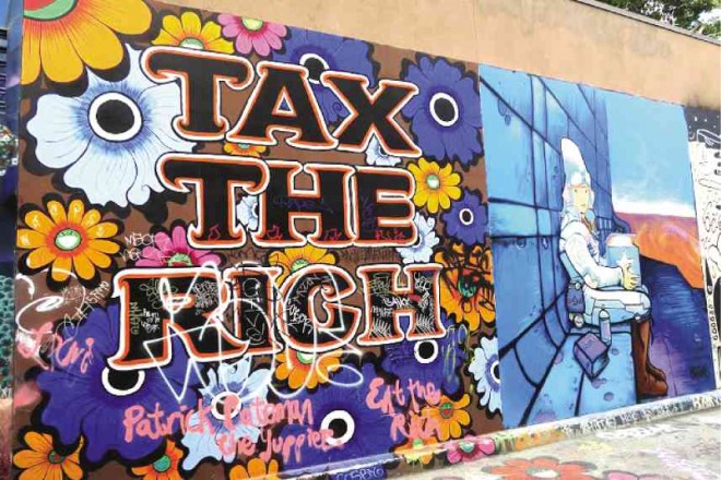 “TAXTHE RICH”—one of themore famous street art pieces