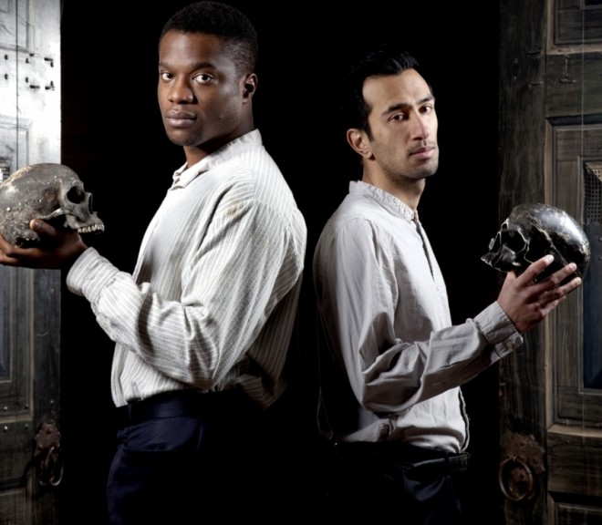 Ladi Emeruwa and Naeem Hayat alternate as Hamlet in the Shakespeare’s Globe production that’s touring 202 countries. Manila was its 125th stop. PHOT FROM SHAKESPEARESGLOBE.COM
