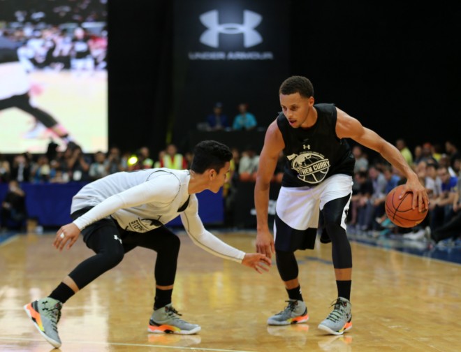 ASKED how Under Armour improved his game, Curry said: “They allowed me not to focus on my shoes or my gear, all I have to worry about is putting the ball in the basket and win games.” PHOTOS BY RAFFY LERMA