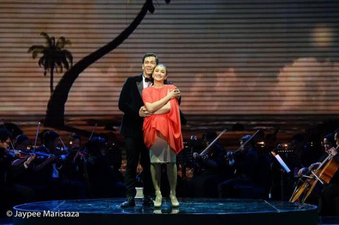 Jon Meer Vera Perez as Emile de Becque and Joanna Ampil as Nellie Forbush in Resorts World Manila’s “South Pacific  in Concert”  PHOTO BY JAYPEE MARISTAZA