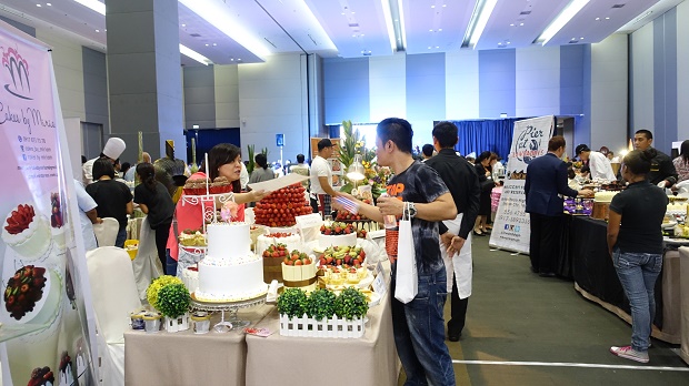 76 exhibitors serving their bestselling desserts. 