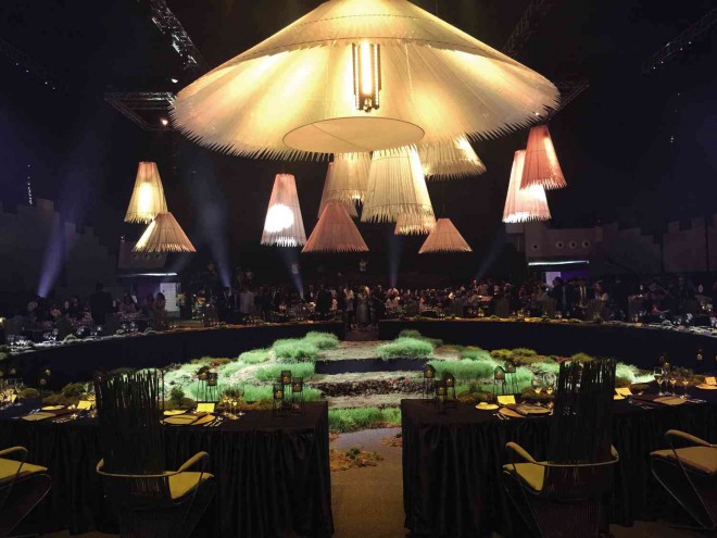 IN A NEW LIGHT At the Apec reception dinner on Wednesday at SM Mall of Asia Arena, the hanging lights designed like “anahaw” (local palm) leaves by  Kenneth Coponbue put the Filipino’s artistry, simple yet dramatic exuding a welcoming warmth.  Impressed Apec leaders and guests described the decor’s aesthetic as  innovative but starkly minimalist. Note yoda  chairs around the round table where the 21 leaders sat down to dine. (See more photos on Page A22.) INQSnap this page to view more photos.  THELMA SIOSON SAN JUAN