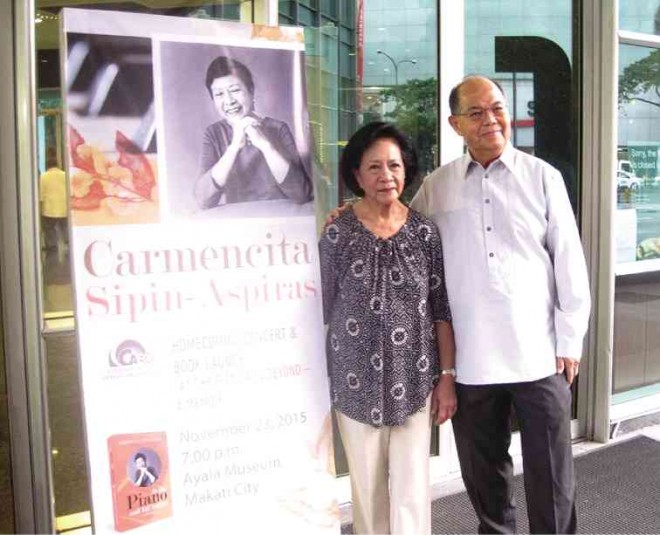 POSING by her concert tarp with husband Armando Aspiras ELIZABETH LOLARGA