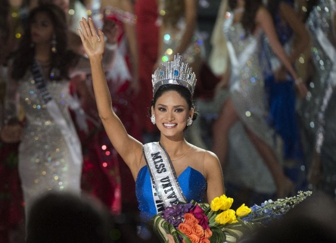 Miss Philippines Pia Alonzo Wurtzbach  is crowned  Miss Universe 2015 on stage during the 2015 MISS UNIVERSE show at Planet Hollywood Resort & Casino, in Las Vegas, California, on December 20, 2015.  Miss Philippines was named Miss Universe, but in a drama-filled turn worthy of a telenovela.  The pageant's host comedian Steve Harvey, also a talk show host, misread the card which he said had Miss Colombia Ariadna Gutierrez as the winner.  AFP PHOTO / VALERIE MACON / AFP / VALERIE MACON
