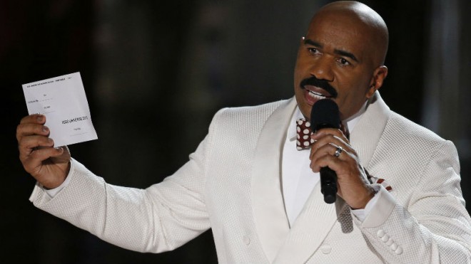Steve Harvey holds up the card showing the winners after he incorrectly announced Miss Colombia Ariadna Gutierrez at the winner at the Miss Universe pageant Sunday, Dec. 20, 2015, in Las Vegas. According to the pageant, a misreading led the announcer to read Miss Colombia as the winner before they took it away and gave it to Miss Philippines Pia Alonzo Wurtzbach. AP FILE PHOTO