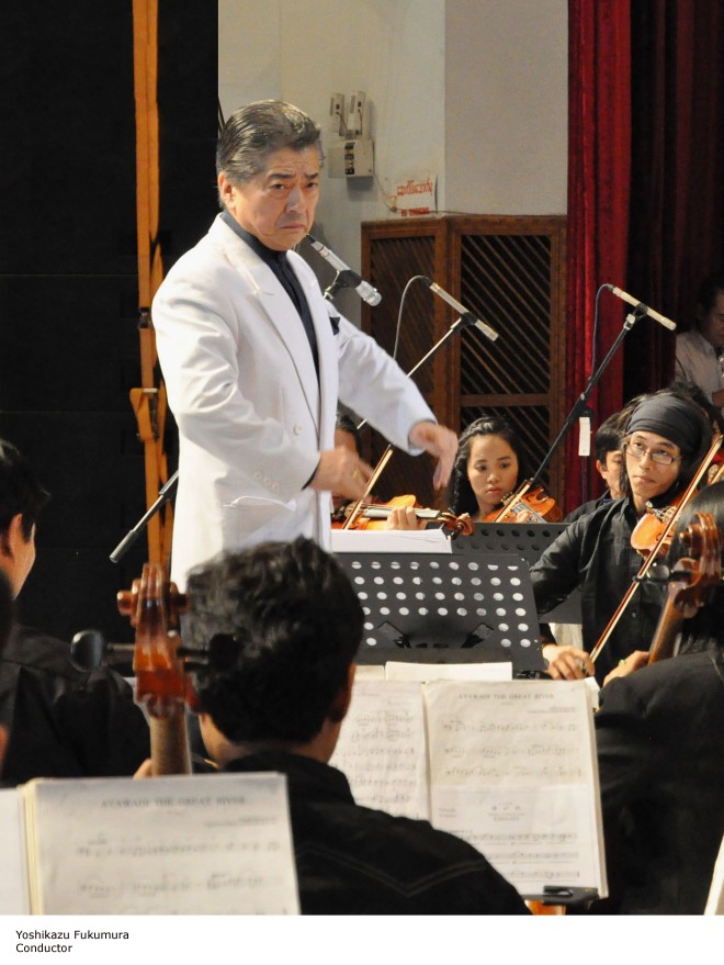 Yoshikazu Fukumura conducting