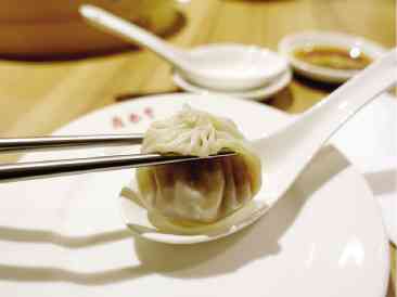 DIN Tai Fung’s chopsticks are made for enjoying itsworld-famous soup-filled dumplings.