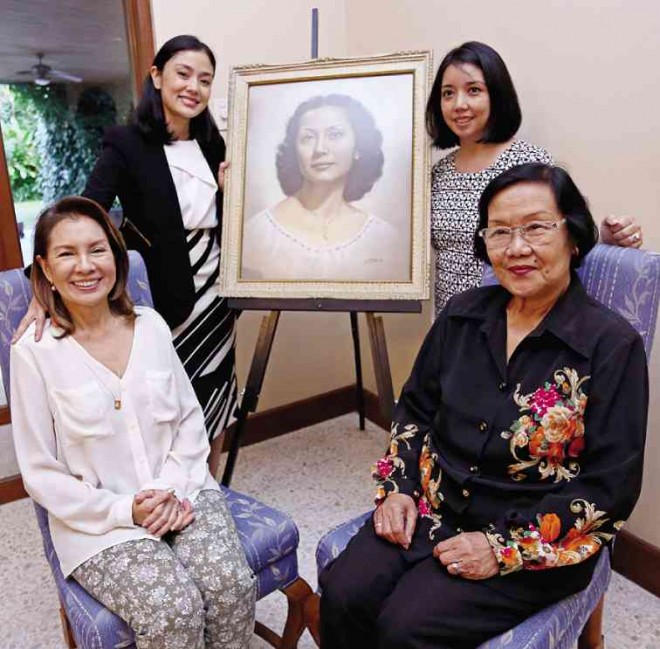 LOURDES Tuason de Arroyo’s descendants (clockwise from left), granddaughters Dina Arroyo-Tantoco and Luli Arroyo-Bernas and daughter Lourdes “Marilou” Tuason Arroyo (in white blouse), pose before her portrait with Ikkaw executive directorMarita Capadocia. The Tuason Arroyos are searching for 70 micro-entrepreneurs who will be given funding after thorough screening and business training.