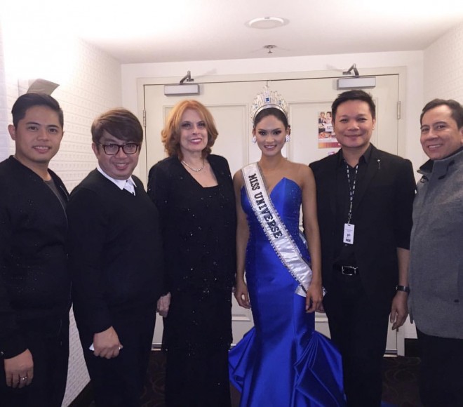 Miss Universe 2015 Pia Wurtzbach with, from left, Bessie Besana, Albert Andrada, Stella Marquez-Araneta, Jonas Gaffud and Arnold Mercado