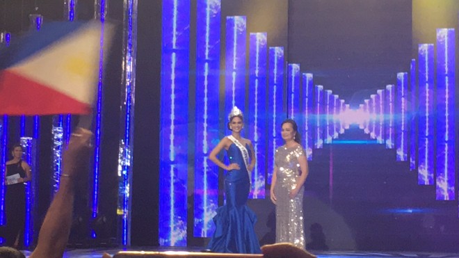2015 Miss Universe Pia Alonzo Wurtzbach is joined on stage by 1973 MIss Universe Margie Moran-Floirendo during Alonzo's homecoming at Smart Araneta Coliseum. YUJI VINCENT GONZALES
