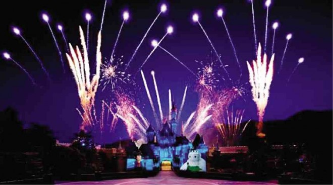 THE “DISNEY in the Stars” fireworks has sophisticated projection-mapping technology.