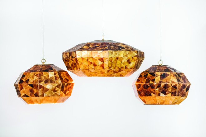 Pescador acoustic and pendant lamps, made of “capiz,” will be shown in Milan.