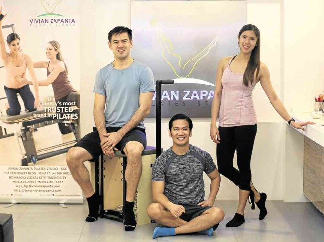 SEAN Anthony, left, with Vivian Zapanta Pilates Studio’smarketing manager Kenn Colubio and rehab specialist/pro beach volleyball player Aileen Abuel MARIANNE BERMUDEZ