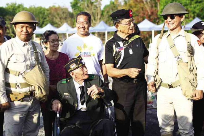 FORMER President Fidel Ramos with war veteran and reenactors of Capas Freedom March