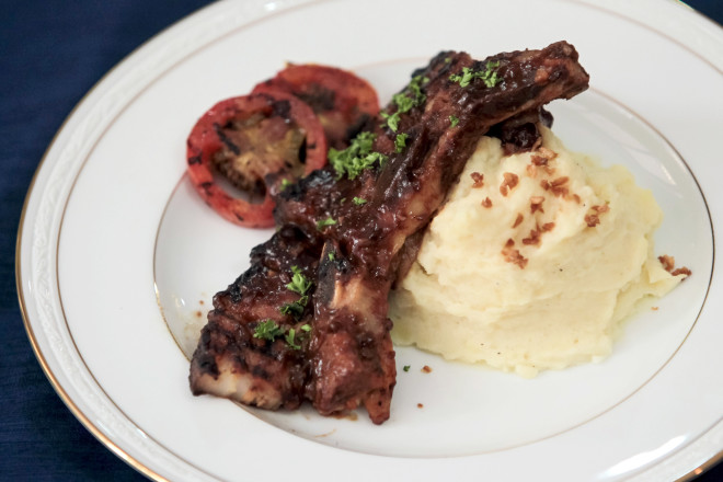 American spareribs with mashed potato
