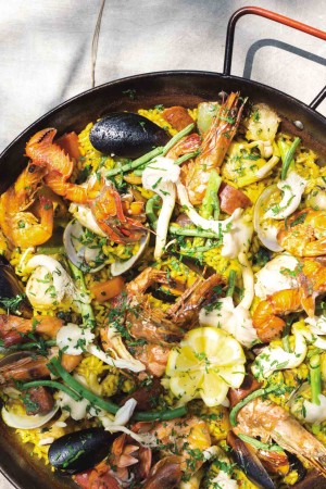 EL COCINERO Paella shows rice, seafood and meats at their best.