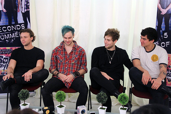 The boys of ’Summer’. 5 Seconds of Summer’s Ashton Irwin, Michael Clifford, Luke Hemmings, and Calum Hood sit down for a quick, fun-filled chat with Inquirer Super and select members of the media. PHOTO BY YAM ENRIQUEZ.