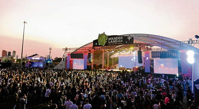 WELCOME to Wanderland Planet. The Globe Circuit ground packed to the gills