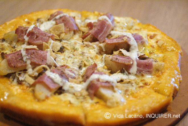 POTATO GOLD, one of Mr. Pizza's best-selling pizzas. Photo by Vida Lacano