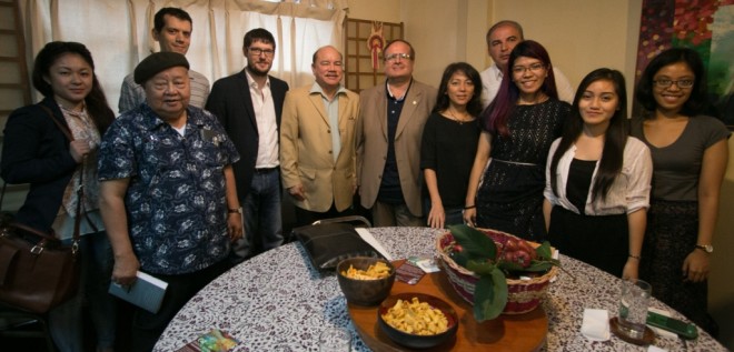 ￼F.SIONILJosé(secondfromleft),with(center)Reyes,formerambassadortoItaly;Marciano,formerconsulgeneralinReggioCalabria;Iellamo,chairofDante Alighieri Society; and guests