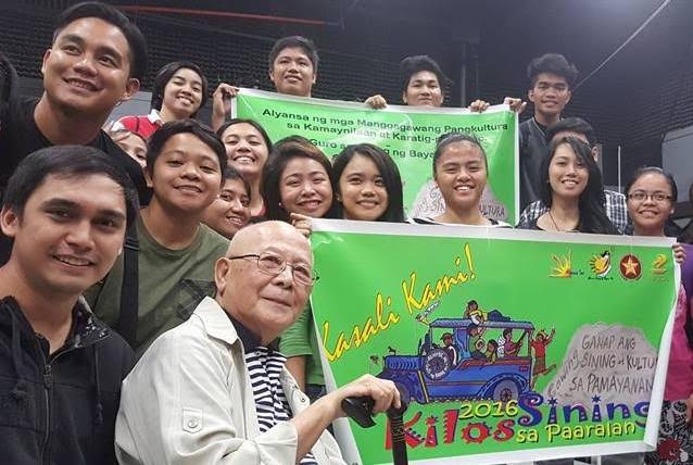 Participants of Kilos Sining sa Paaralan with playwright-National Artist for Literature Bienvenido Lumbera. PHOTO FROM THE KILOS SINING FB PAGE