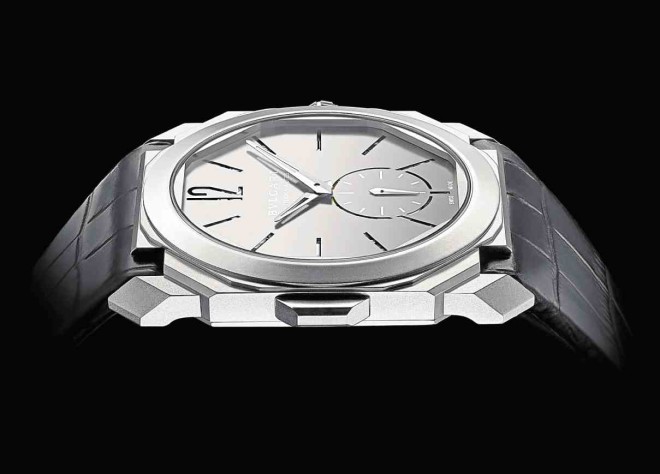 BULGARIOcto Finissimo Minute Repeater, record-holder for thinnest minute repeater (total thickness: 6.85 mm) andminute repeater movement (3.12mmthick). Its case is gray sandblasted titanium, and sports a black alligator strap. There are only 50 pieces of this ultra-thin watch.
