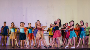 WORKSHOP participants from various parts of the country are joined by French dancers in performing the choreography of Gigi Caciuleanu on April 23 at the Bohol Cultural Center.