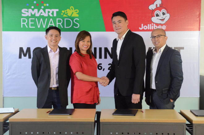 Langhap-sarap rewards for Smart subscribers.  Jollibee and Smart have partnered to enable its millions of subscribers to use their rewards points to redeem Jollibee treats nationwide. Photo shows (from left), Smart Vice President/Department Head Loyalty Victor Carlo Endaya, Smart Marketing and Operations Head for Wireless Consumer Division Katrina Abelarde, Jollibee Vice President for National Business Channels Manjie Yap, and Jollibee Finance Manager Jojo Garcia during the MOA signing.