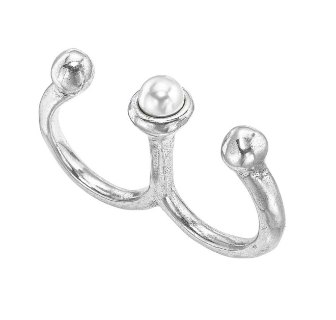 MARY-TWO. Two fingers ring bathed in silver with an open design, topped with two spheres on both ends and a Swarovski Elements pearl in the central stem. Handcrafted in Spain.