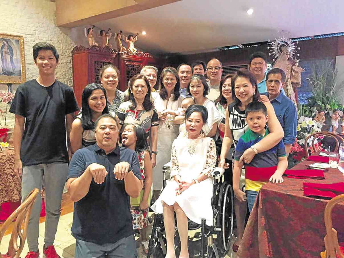 IMELDA Cojuangco’s last “groufie” with her family on Mother’s Day, May 8, 2016