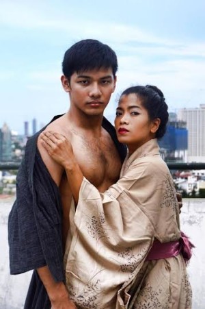 Tomas Miranda and Ruth Alferez in Artist Playground’s staging of Rody Vera’s “Happiness is a Pearl” PHOTO BY NICHOLAS NOLASCO
