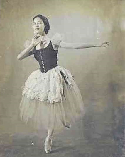 ANOTHER photo of Tita Radaic as Giselle. She excels in the lyrical side more than the bravura parts.